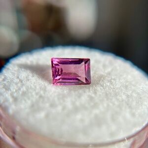 💖 1.34 CT Natural MAHENGHE GARNET Vivid Pink Emerald Cut Gemstone